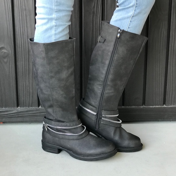 Matte Black Rugged Distressed Harness Zipper Boots - Picture 4 of 8